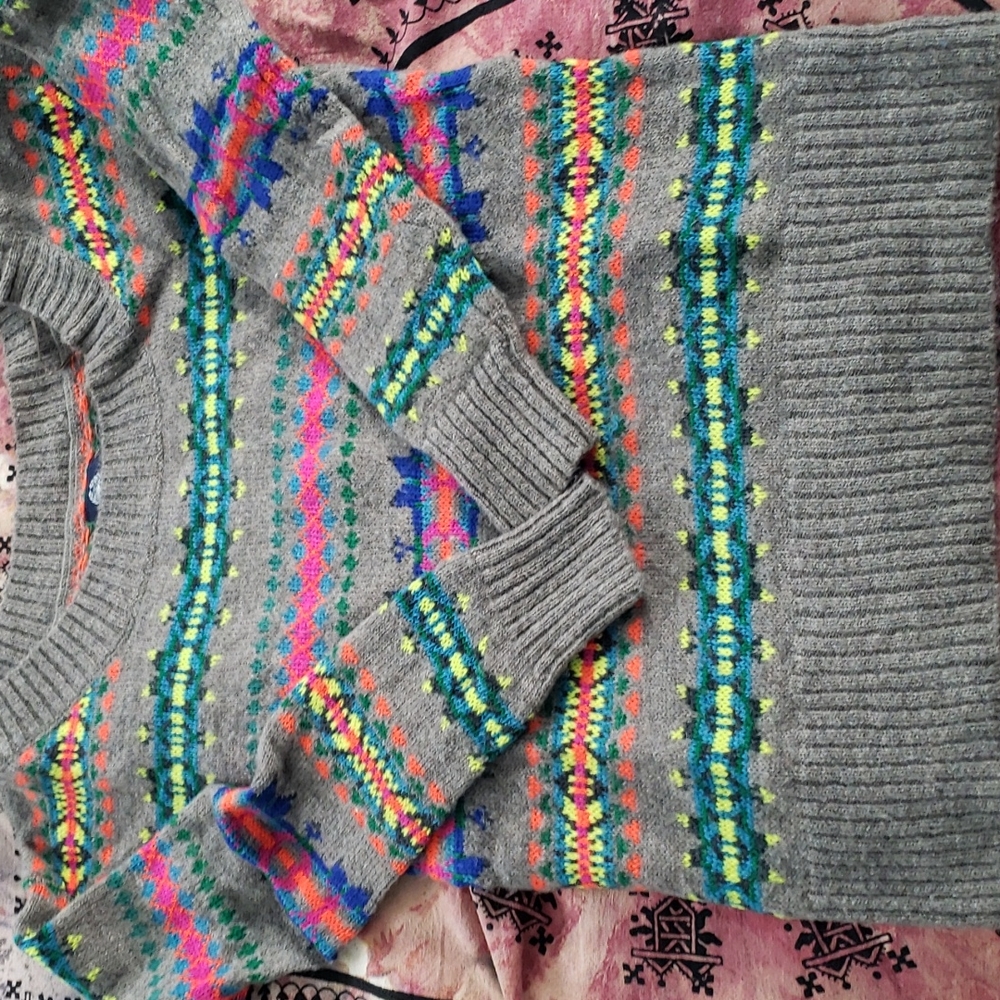 American Eagle sweater size small.